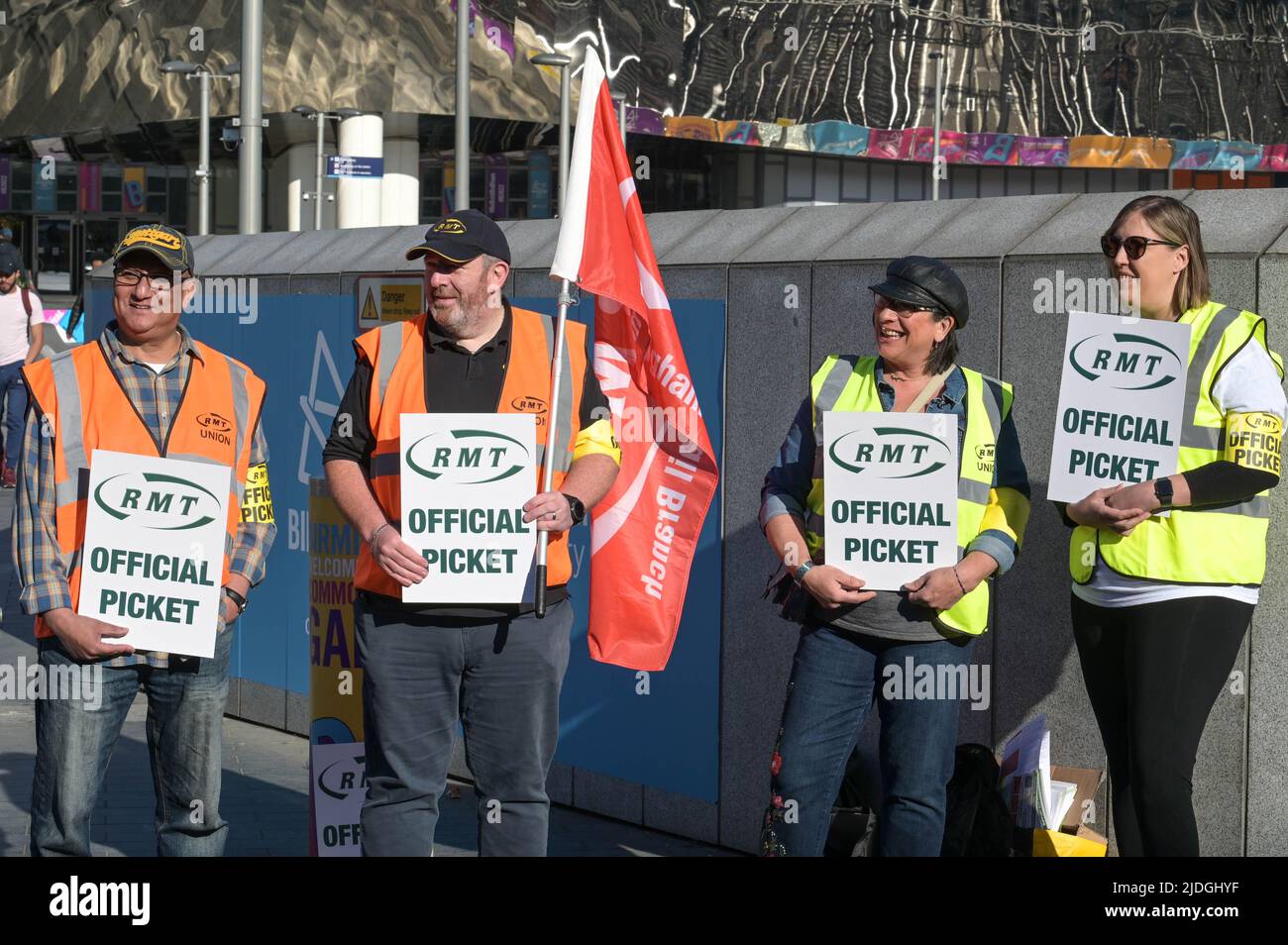 New Street, Birmingham, England, June 21st 2022. Rail workers on the picket line at New Street Station in Birmingham are striking for a 7 percent wage increase across the British networks after RMT Unions failed to reach an agreement. Pic by Credit: Stop Press Media/Alamy Live News Stock Photo