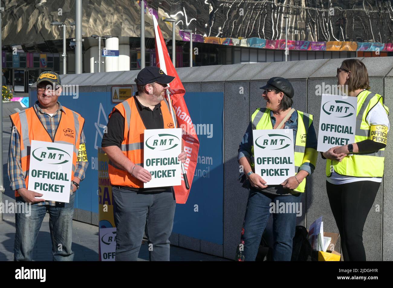 New Street, Birmingham, England, June 21st 2022. Rail workers on the picket line at New Street Station in Birmingham are striking for a 7 percent wage increase across the British networks after RMT Unions failed to reach an agreement. Pic by Credit: Sam Holiday/Alamy Live News Stock Photo