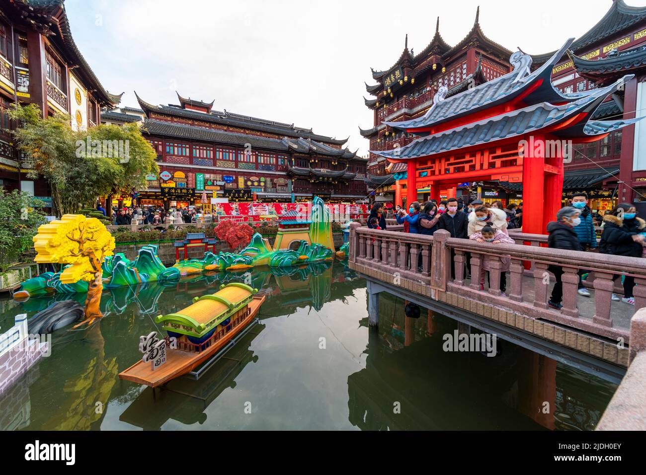 A tourists zig-zag their way through the famous Nine-Turning Bridge at Yu Yuan during the lantern festival holiday. Stock Photo