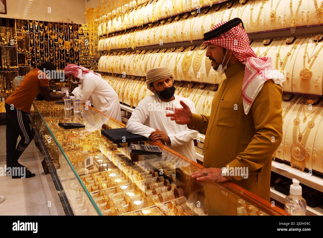 Dubai Souk, Dubai Creek, Dubai Gold Souk, Wertvoller Schmuck auf dem Souk in Dubai für Luxus und Reichtum Stock Photo