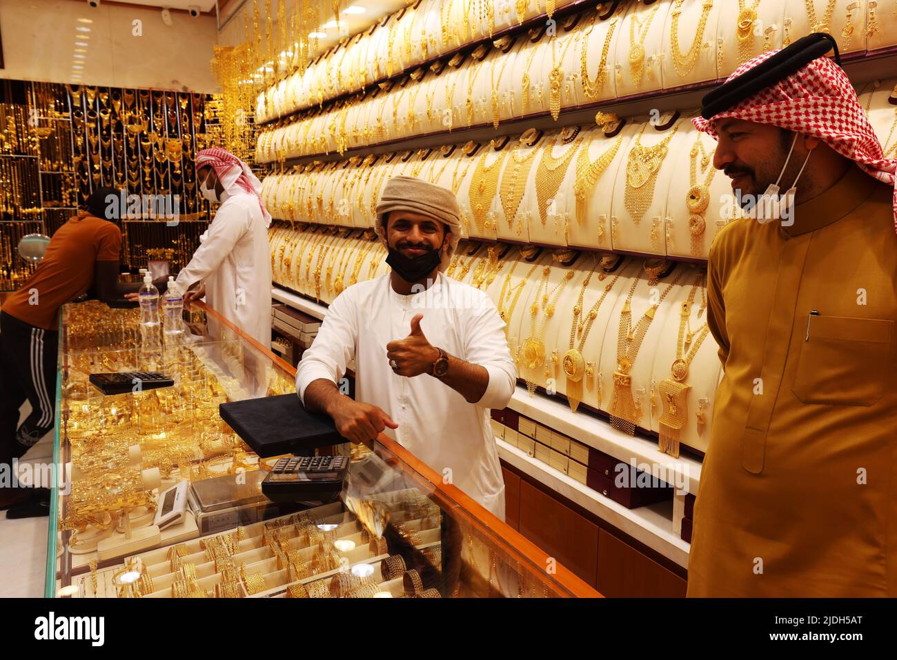 Dubai Souk, Dubai Creek, Dubai Gold Souk, Wertvoller Schmuck auf dem Souk in Dubai für Luxus und Reichtum Stock Photo