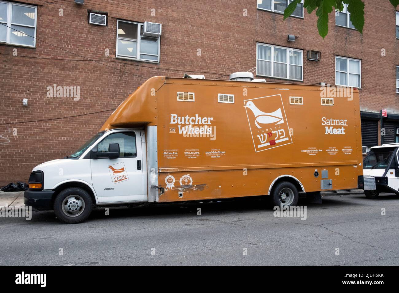 BUTCHER ON WhEELS. A delivery truck for the Glatt Kosher butcher, Satmar Meat with Yiddish & English writing. In Williamsburg, Brooklyn, NY. Stock Photo