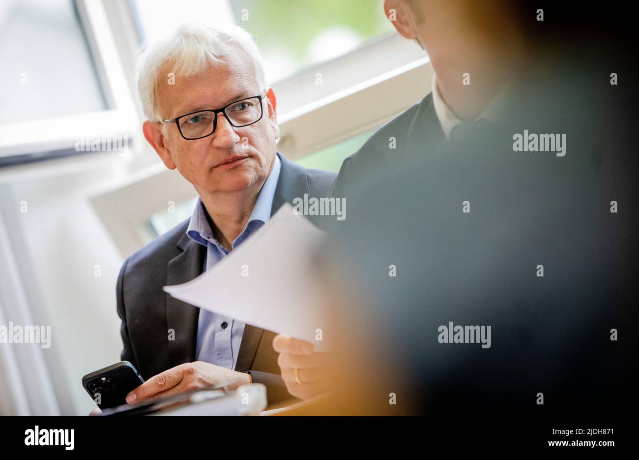 Stuttgart, Germany. 21st June, 2022. Jürgen Resch, federal managing director of Deutsche Umwelthilfe (DUH), sits in his seat at the start of DUH's lawsuit against Mercedes-Benz in a courtroom at Stuttgart Regional Court. In the climate lawsuit, DUH is demanding that Mercedes-Benz transform the company in a climate-friendly manner, in particular by reducing the CO2 emissions of its vehicles in line with the binding regulations of the Paris Climate Agreement and the German Climate Protection Act. Credit: Christoph Schmidt/dpa/Alamy Live News Stock Photo