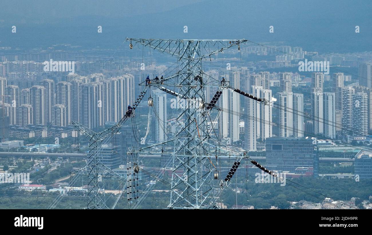 NANJING, CHINA JUNE 21, 2022 Construction workers set up a 500