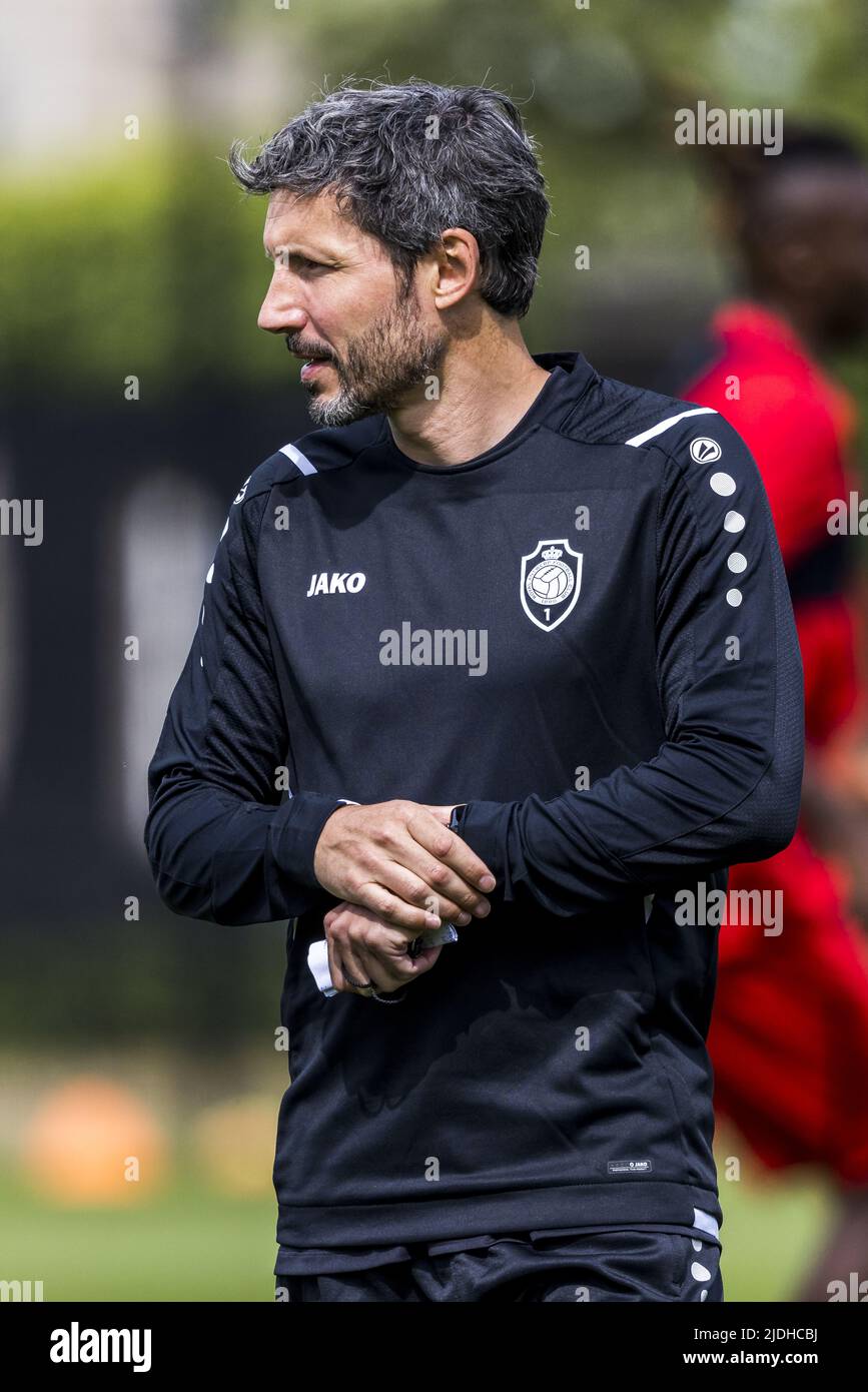 ANTWERP - Head coach Mark van Bommel during the training of the Belgian club Royal Antwerp FC. ANP MARCEL VAN HORN Stock Photo