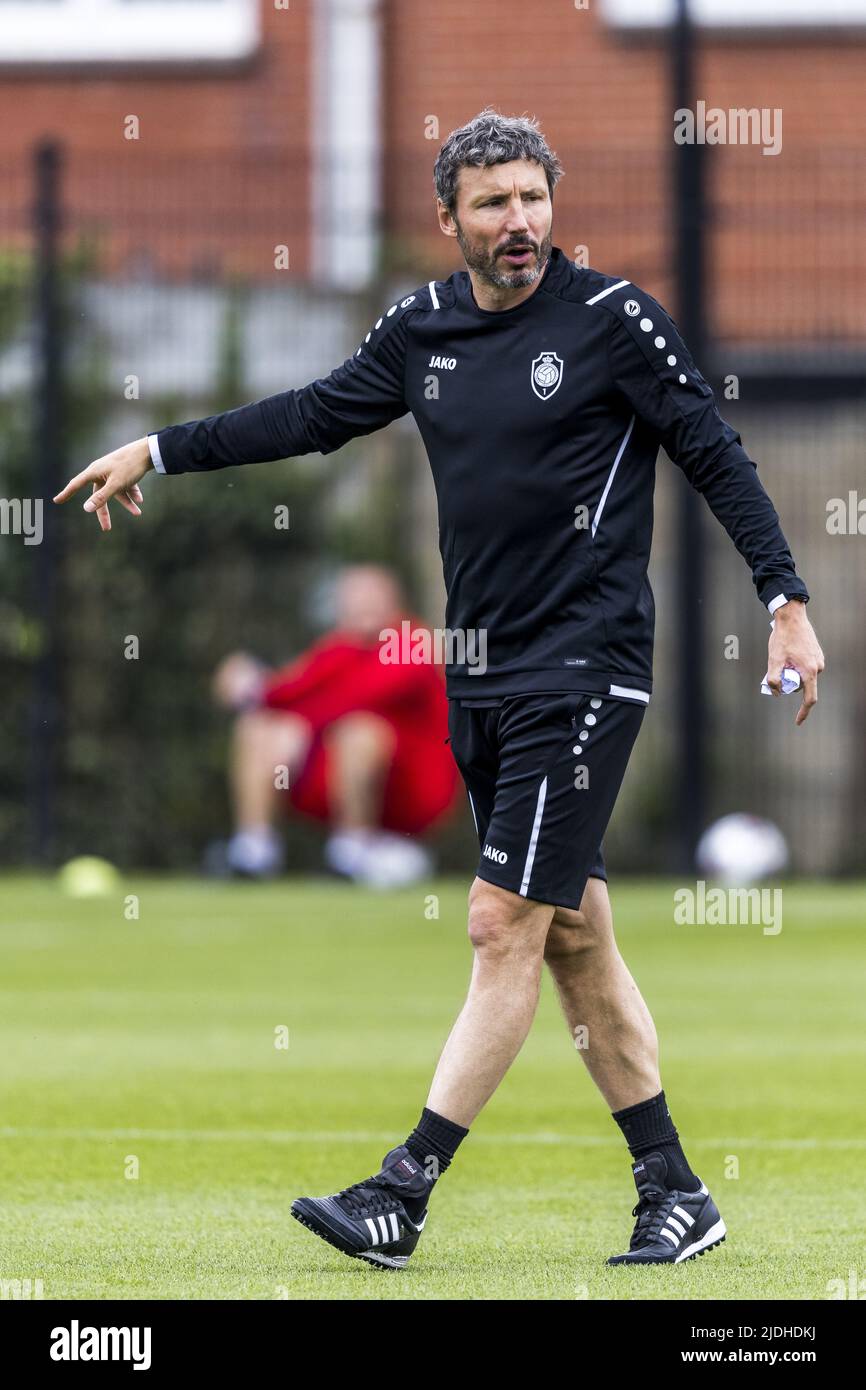 ANTWERP - Head coach Mark van Bommel during the training of the Belgian  club Royal Antwerp FC. ANP MARCEL VAN HORN Stock Photo - Alamy