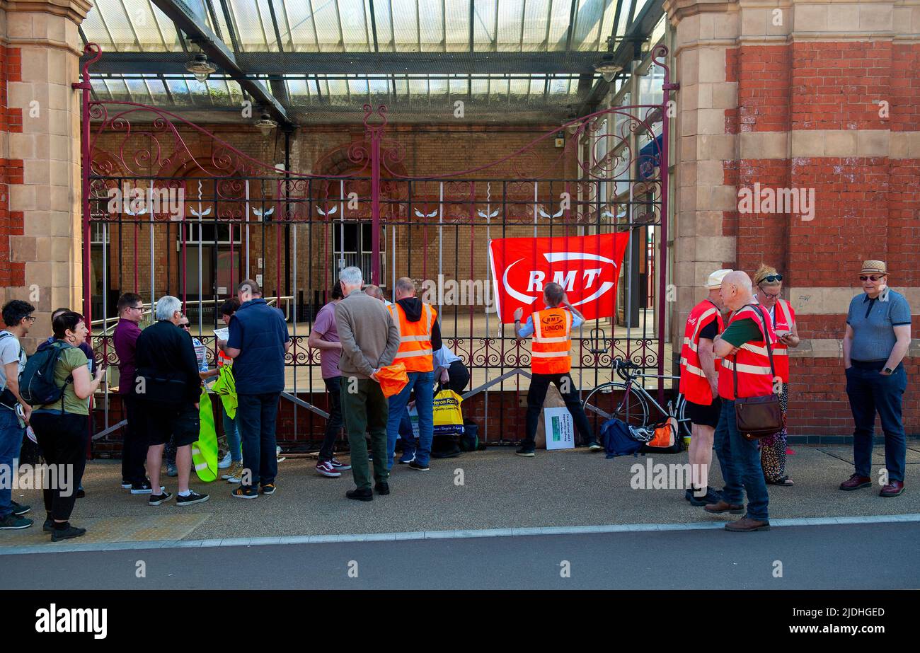 Rmt picket lines hires stock photography and images Alamy