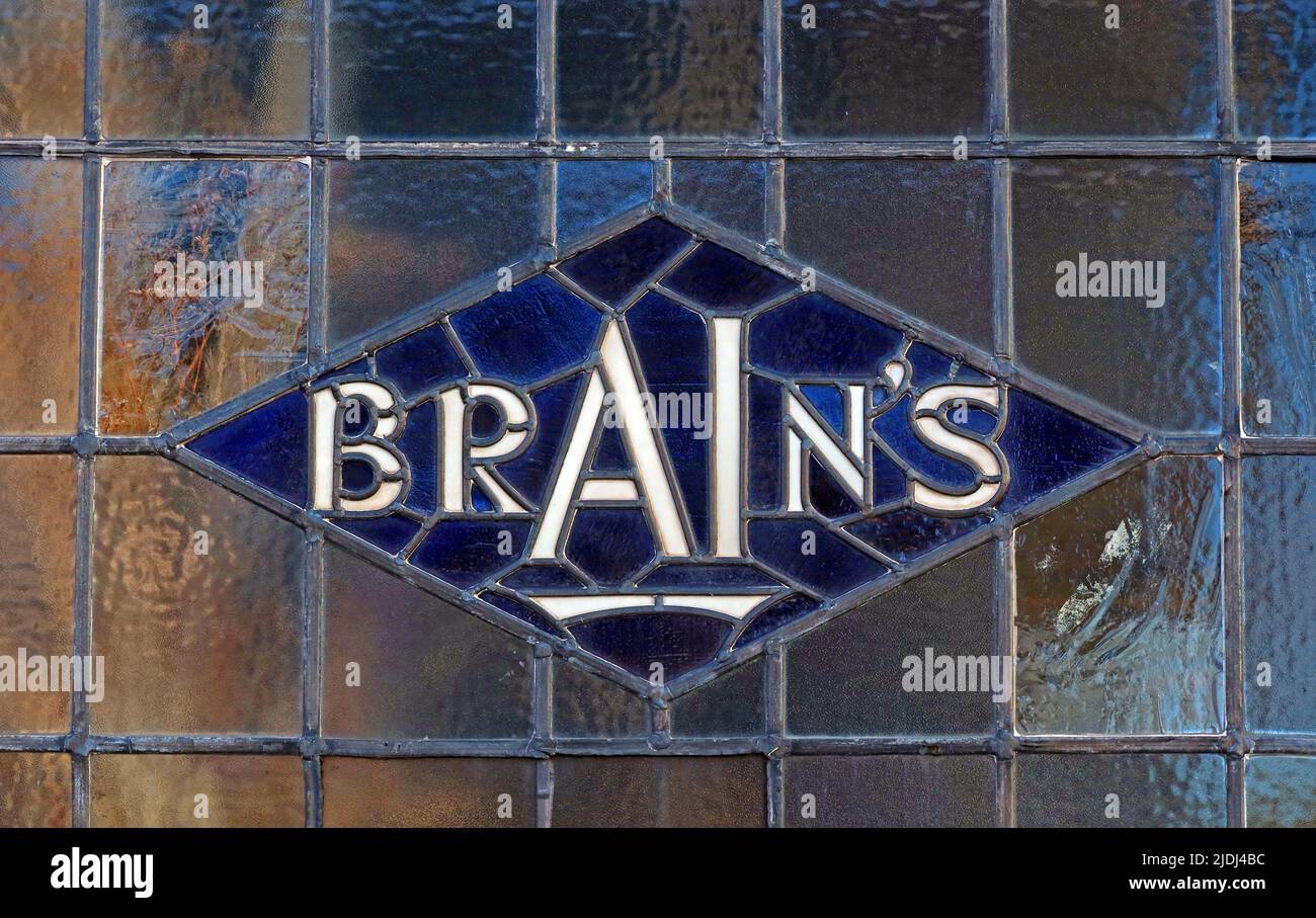 Traditional Brains Cardiff Victorian brewery pub, the Golden Cross,  junction of Customhouse Street and Hayes Bridge Road, Cardiff, Stock Photo