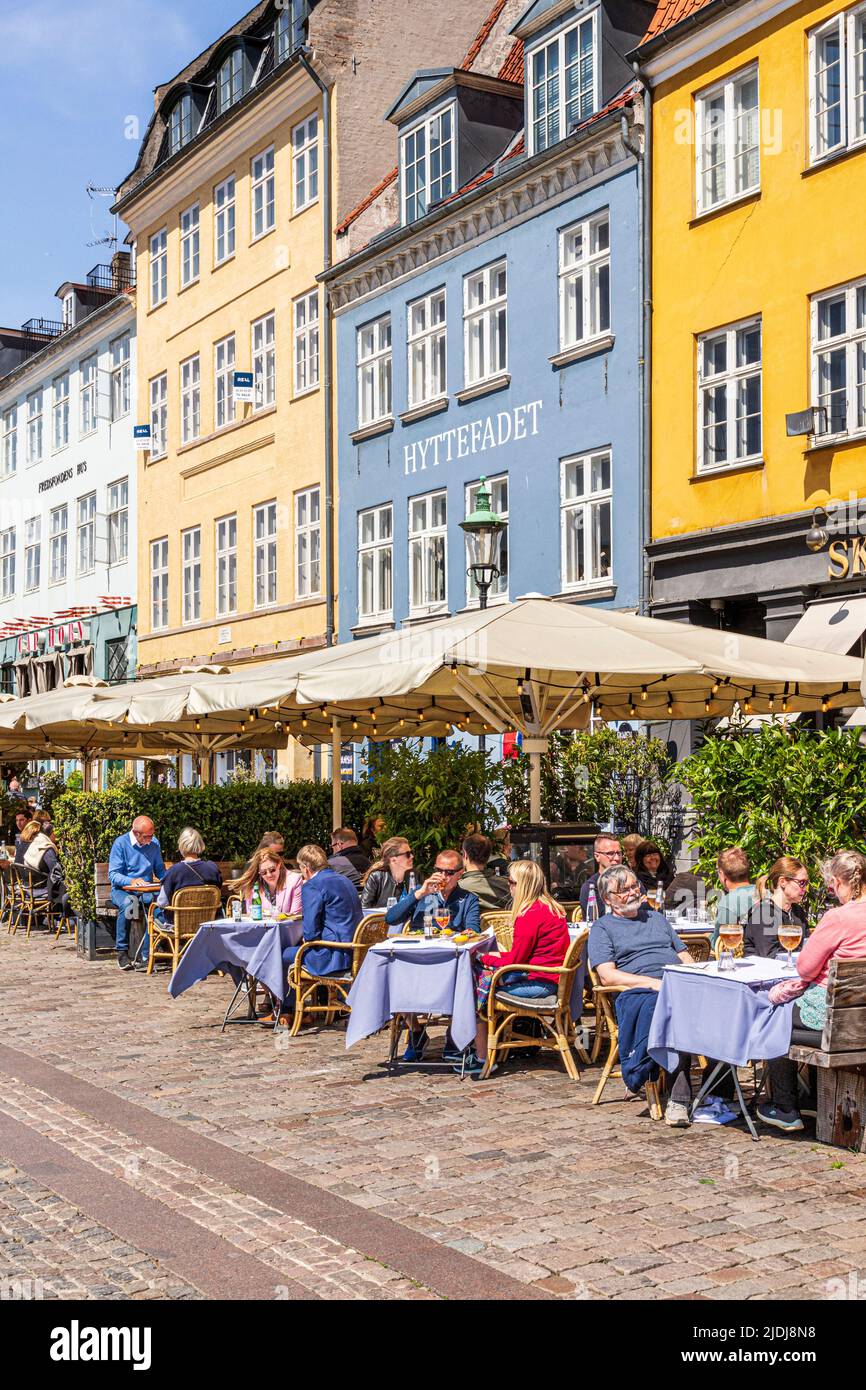 Alfresco cafes at Nyhavn, the colourful 17th-century canal waterfront in Copenhagen, Denmark. Stock Photo