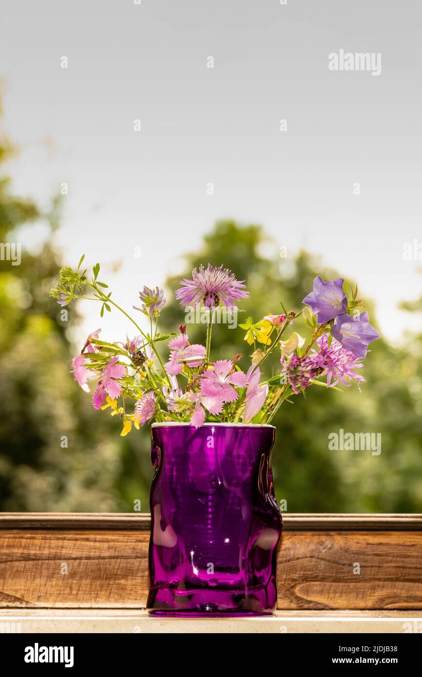 Fresh flowers in glass jar hi-res stock photography and images - Alamy
