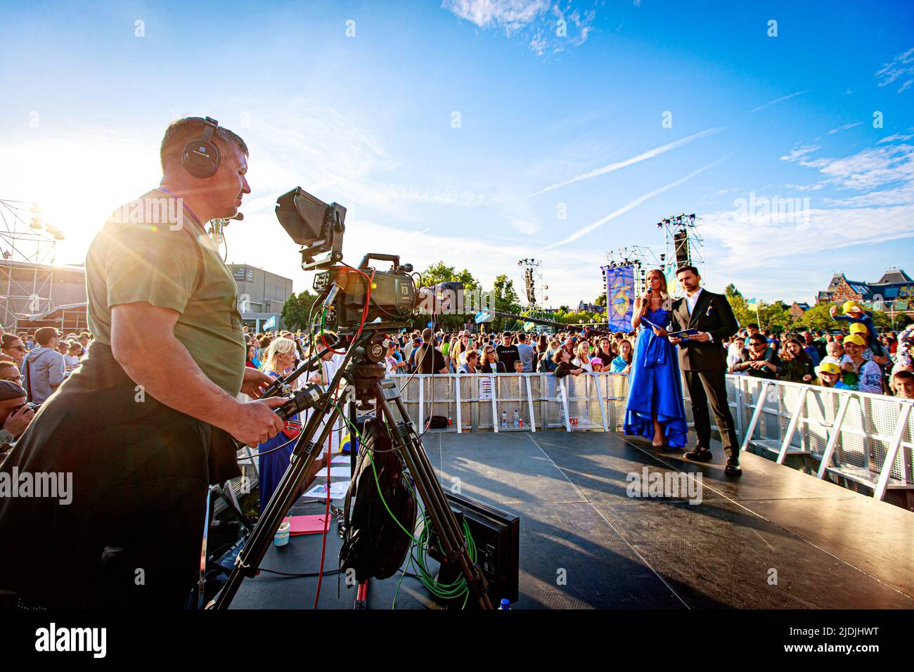 2022-06-21 20:11:48 AMSTERDAM - XXX performs during a benefit rally for  Ukraine on the Museumplein. The event is an initiative of the Ukrainian  Ministries of Culture and Foreign Affairs. ANP LEVIN DEN