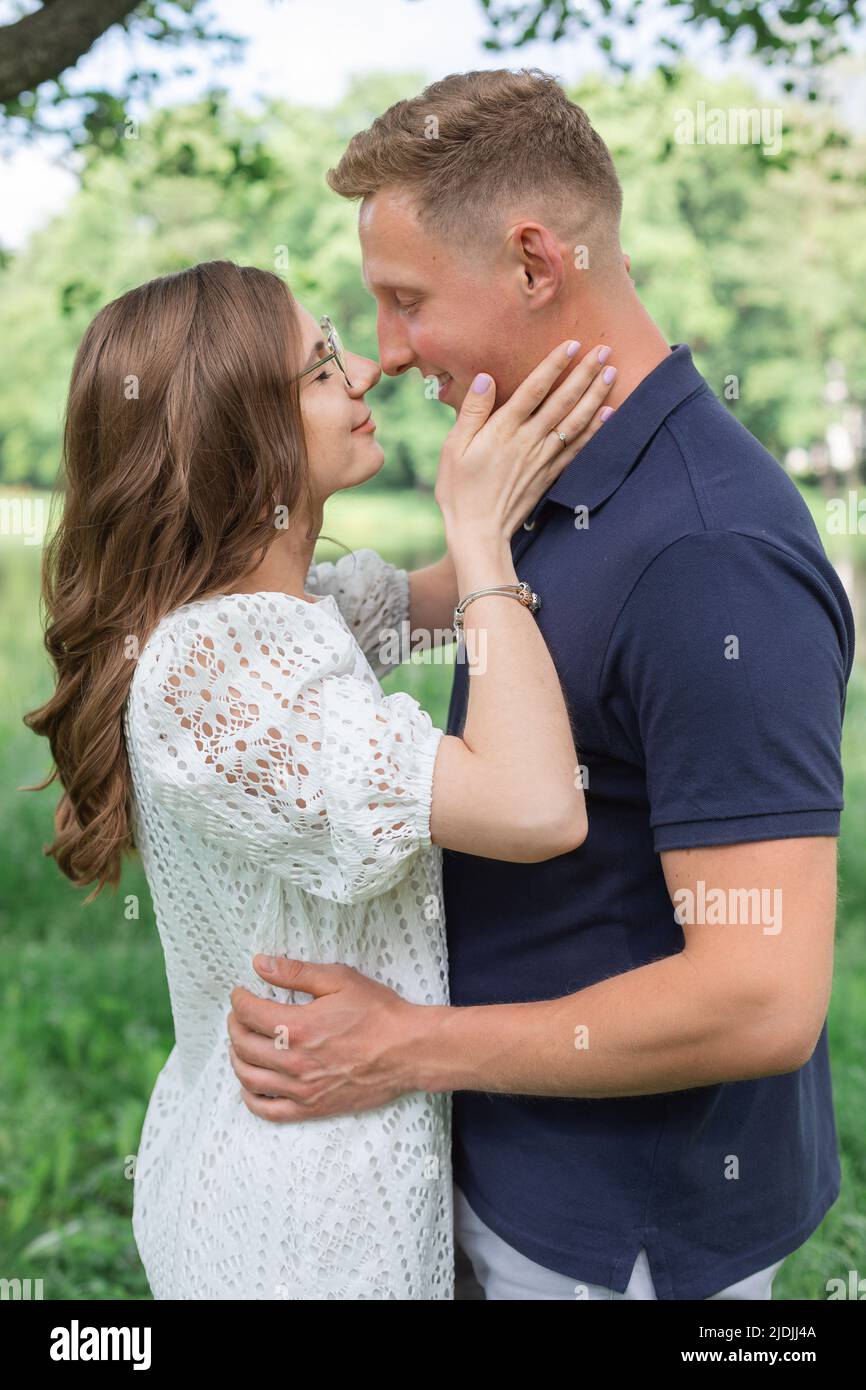 Woman trying to kiss man hi-res stock photography and images - Alamy