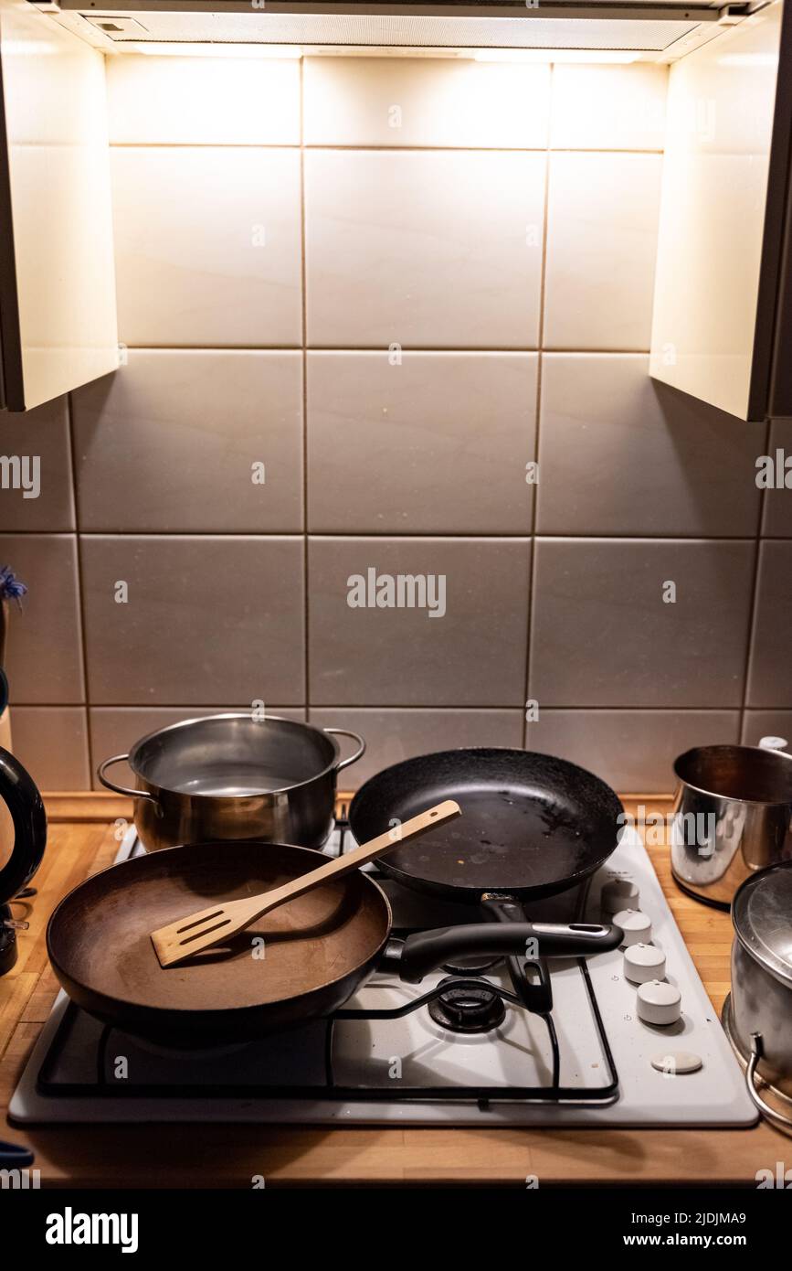 Gas cooker with a hood. Pans and pots on the gas cooker Stock Photo Alamy