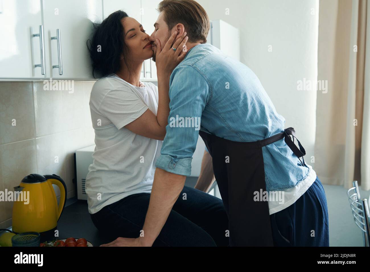 Man kiss woman lips hi-res stock photography and images - Alamy