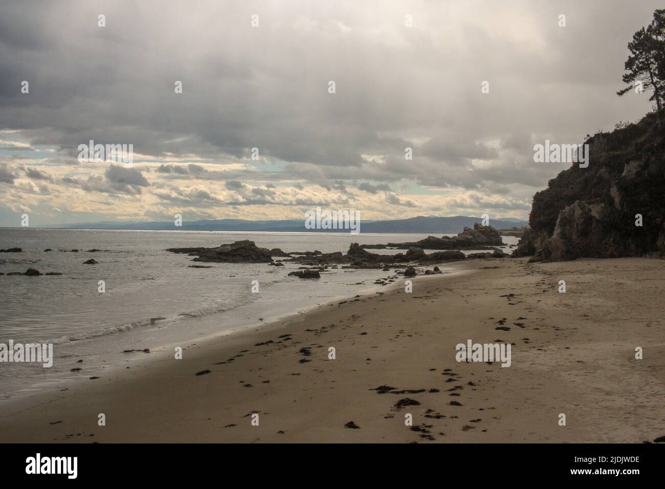 Sun and dusk no one has the beach hi-res stock photography and images ...