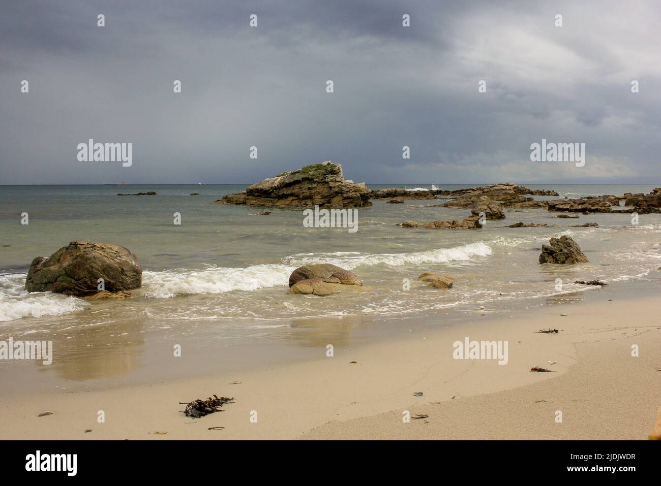 Sun and dusk no one has the beach hi-res stock photography and images ...