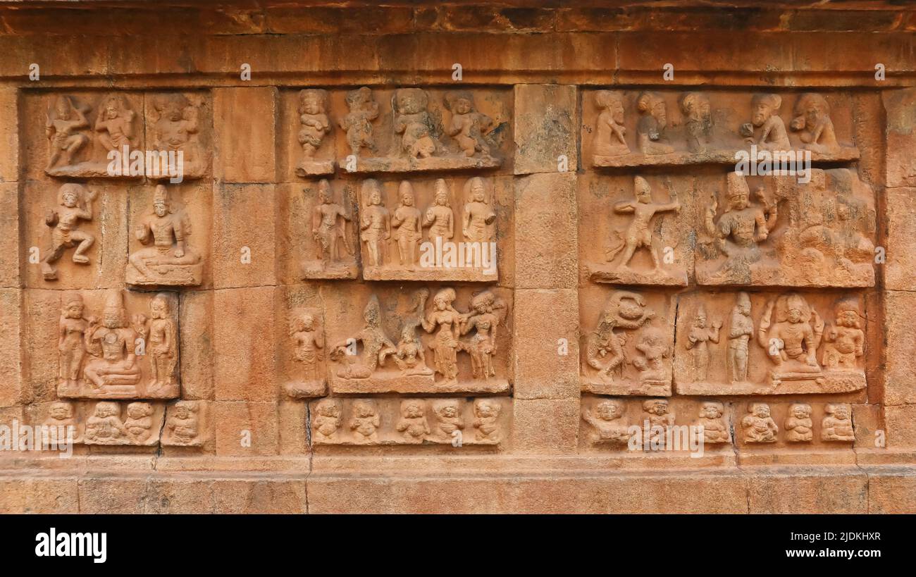 Sculptures of Hindu Gods, Goddesses and war scenes on the entrance Wall of Brihadishvara Temple, Thanjavur, Tamilnadu, India. Stock Photo