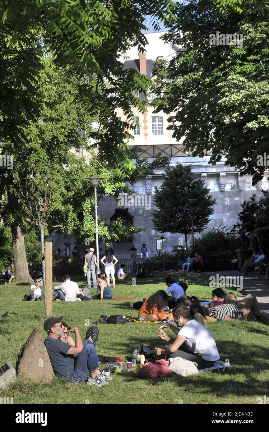 FRANCE. PARIS (75) 4TH DISTRICT. VERT-GALANT SQUARE Stock Photo