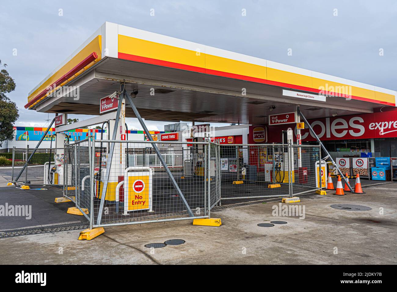 22 June 2022 Closed Shell service station, Adelaide, Australia Stock