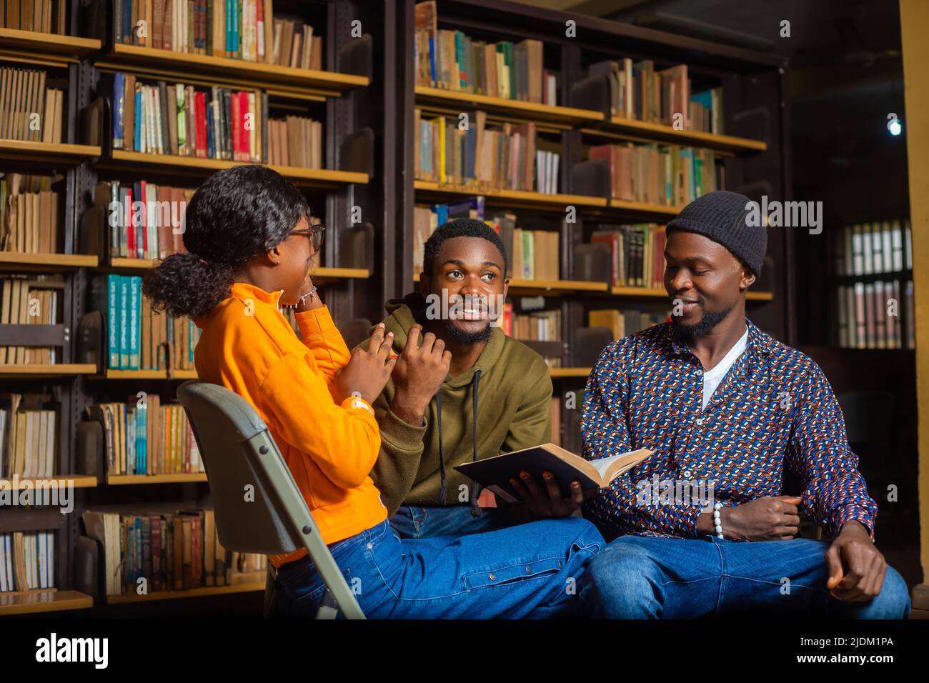 people in the library discussing about their exam Stock Photo - Alamy