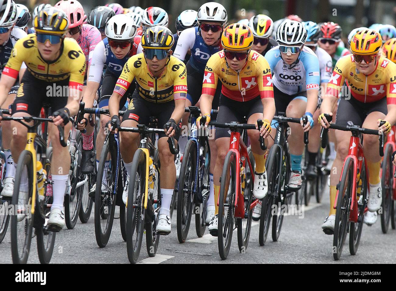 (Centre) Coryn Labecki of the United States of America USA riding for Team Jumbo Visma and Susanne Andersen of Norway of team Uno-X Pro Cycling Team (WTW) in the 2022 RideLondon Classique Stock Photo