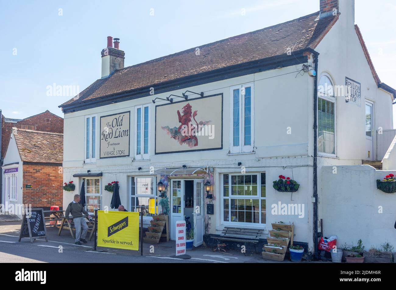 The Old Red Lion Pub and village store, High Street, Tetsworth, Oxfordshire, England, United Kingdom Stock Photo