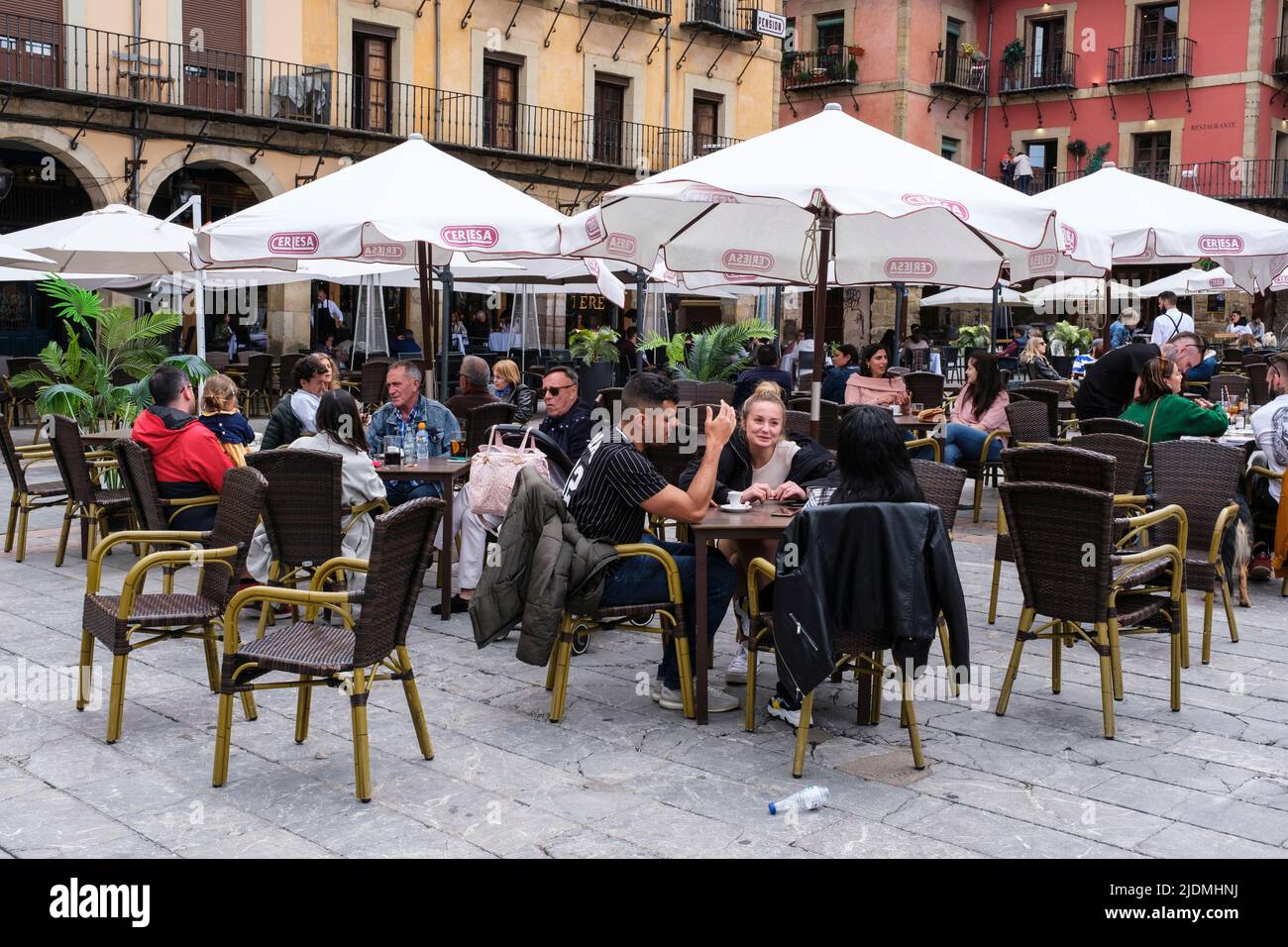 The plaza cafe hi-res stock photography and images - Alamy