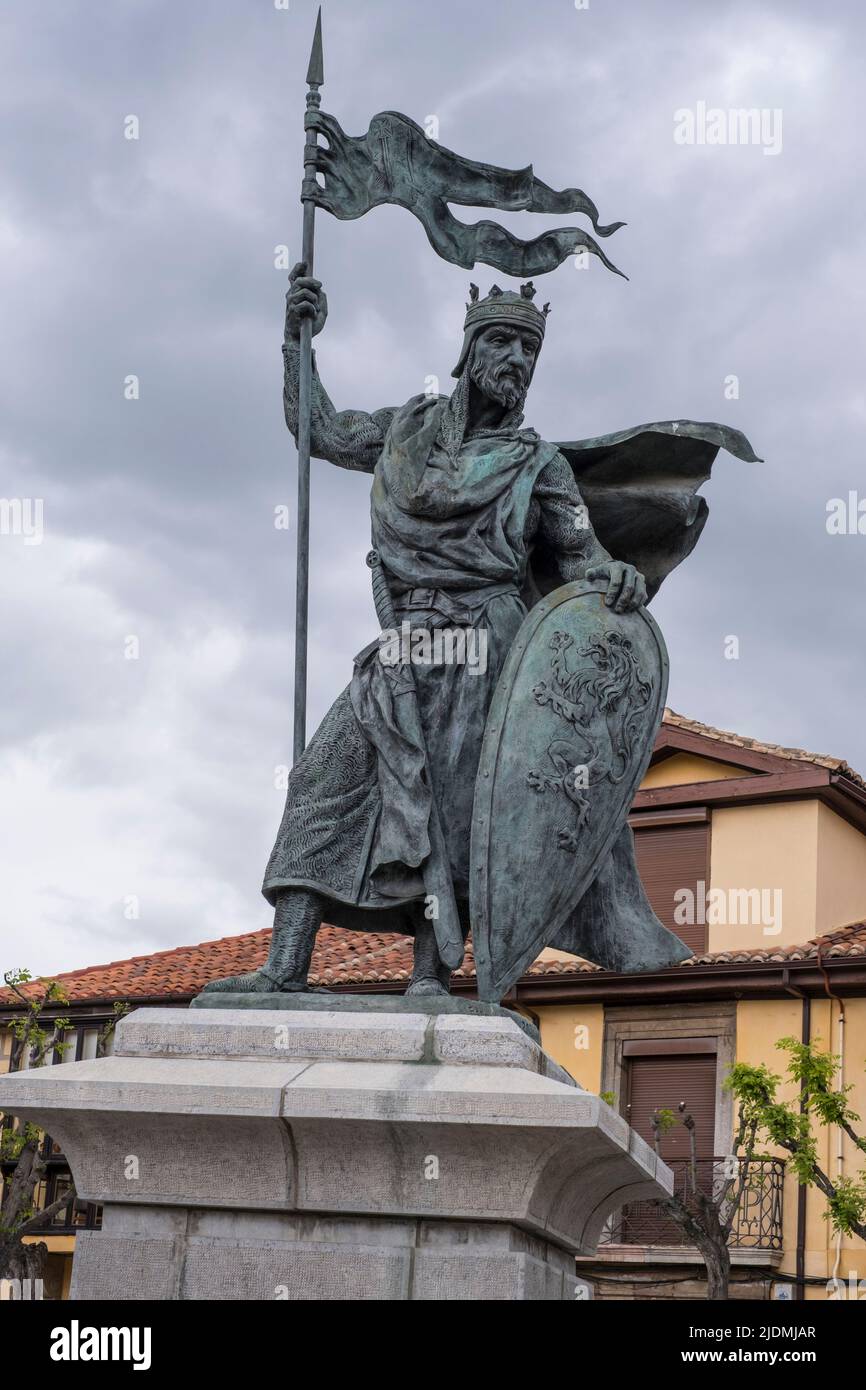 Spain, Leon. Statue of King Alfonso IX, King of Leon 1188-1230. Stock Photo