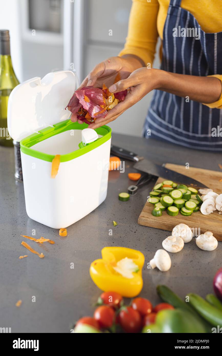 Kitchen bin full hi-res stock photography and images - Alamy