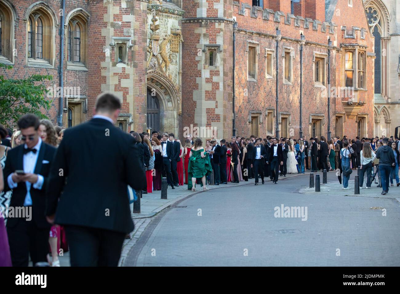 Picture dated June 20th shows Cambridge University students  on their way to the Trinity May Ball.  Rich Cambridge University students attended the Trinity May Ball last night (Mon) – for which tickets cost £450 a couple. Around 1800 undergraduates dressed in lavish ball gowns and tuxedos for the 156th lavish end-of-term party, which was back on after three years following Covid restrictions. The sold-out ball is the largest event of the Cambridge student social calendar and students enjoyed music from headliner Priya Ragu, Anish Kumar, Emily Nash and Abba Revival, as well as a spectacular fir Stock Photo