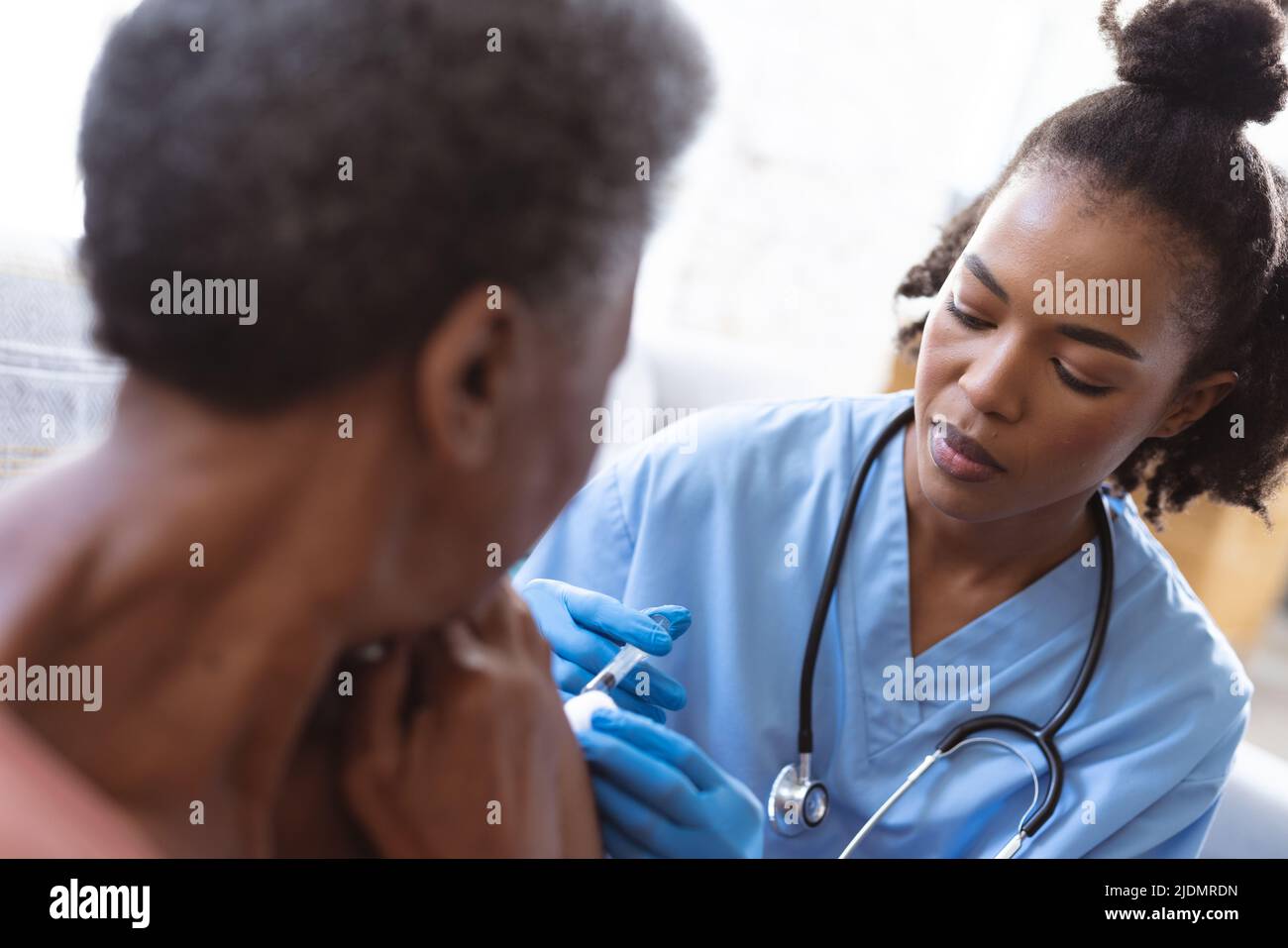 African nurse injecting senior woman hi-res stock photography and ...