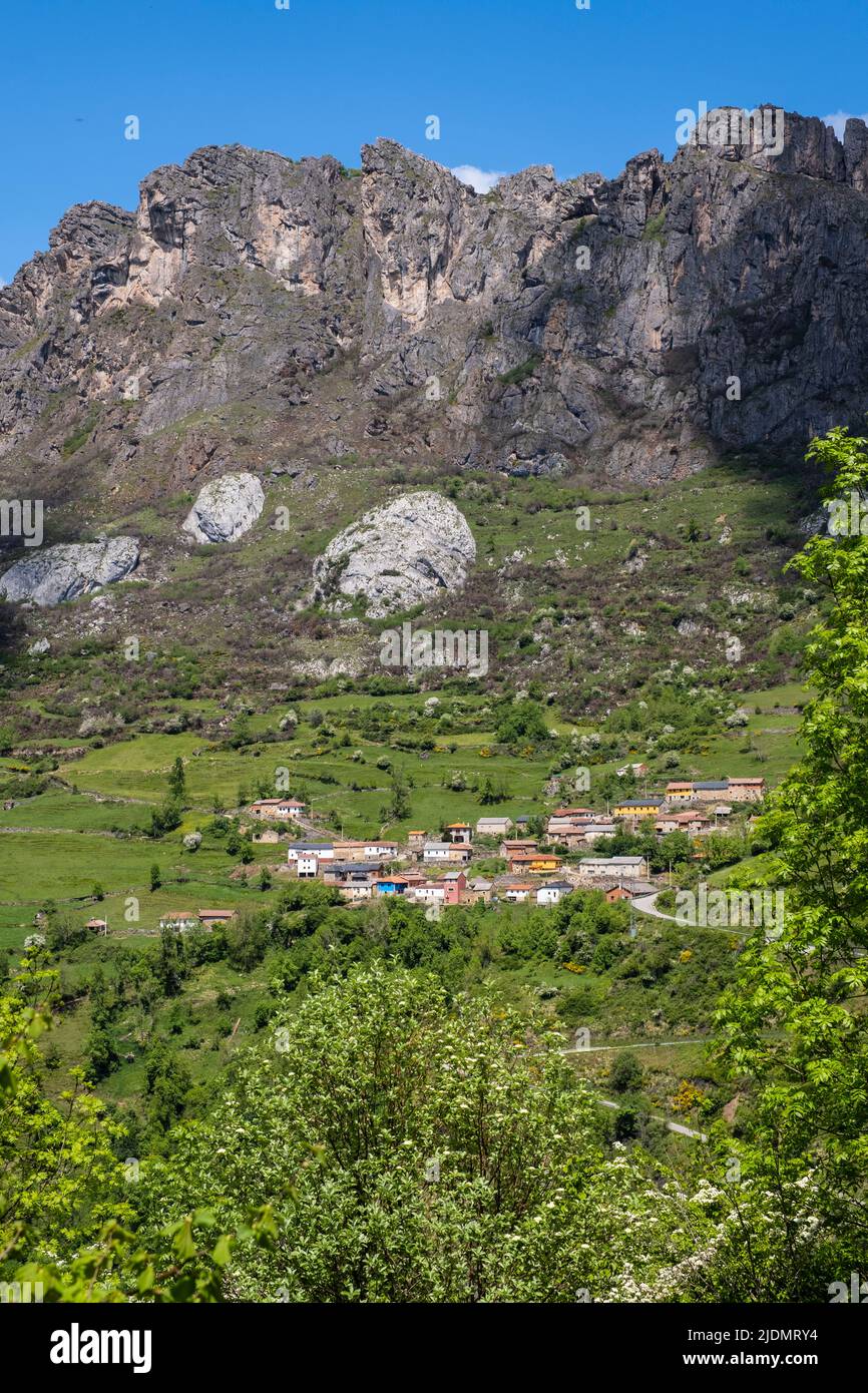 Spain, Asturias. Village of Urria in the Cantabrian Mountains. Stock Photo