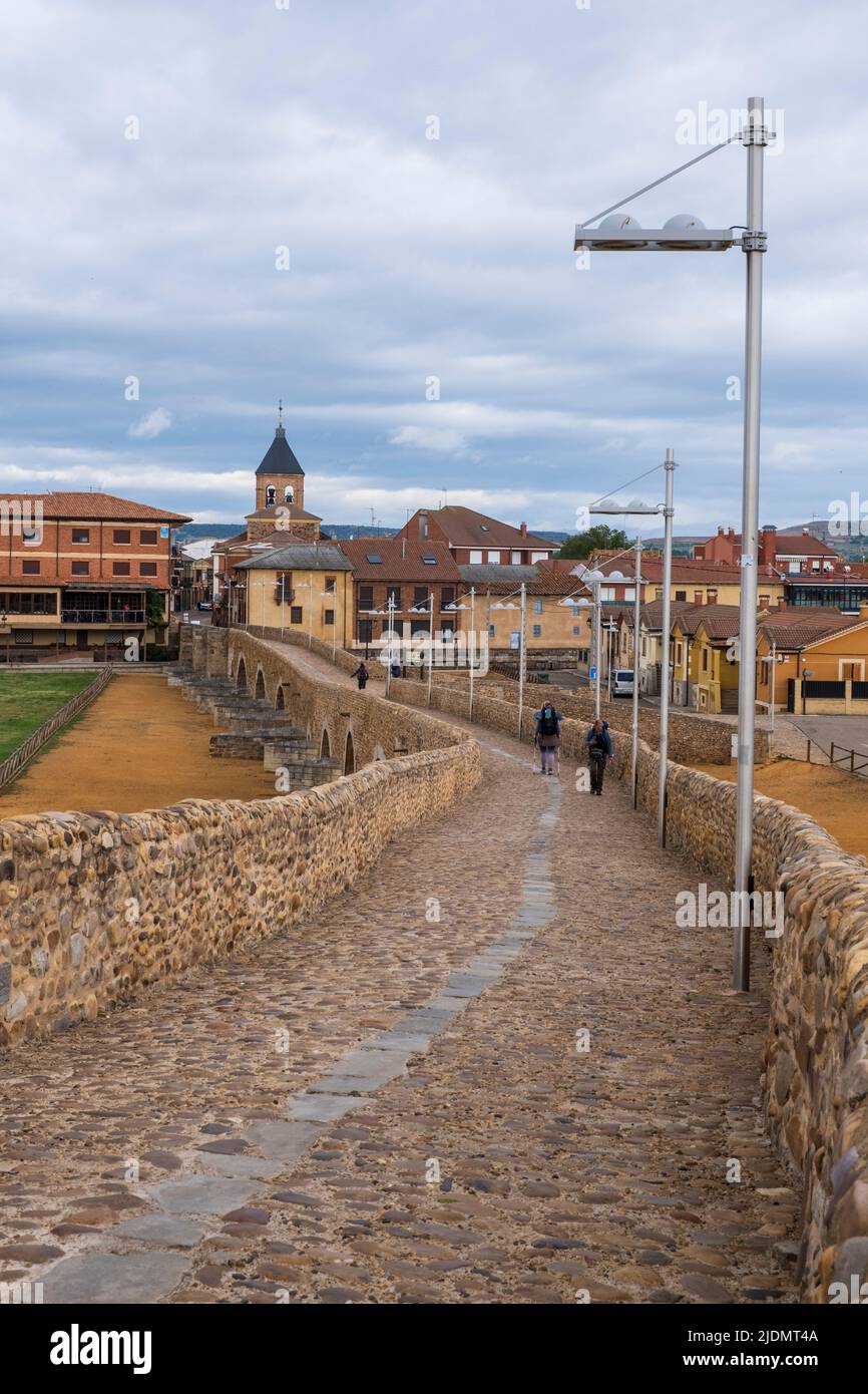 Spain, Castilla y Leon. Puente del Paso Honroso, 13th Century, leading to Hospital de Orbigo. Stock Photo