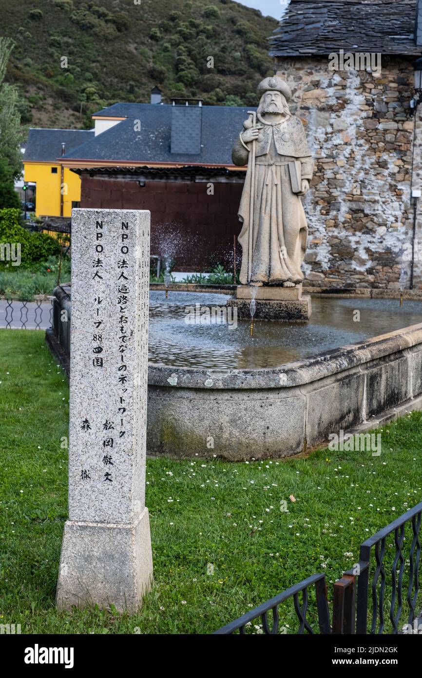 Spain, Castilla y Leon. Monument Commemorating Sister-city Relationship between Molinaseca and a Japanese City. Stock Photo