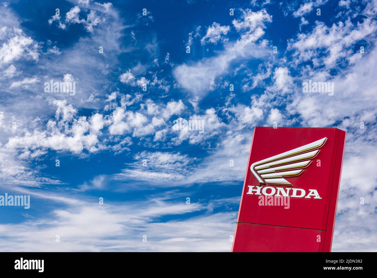 Firmenschild und Logo der Autofirma Honda Stock Photo