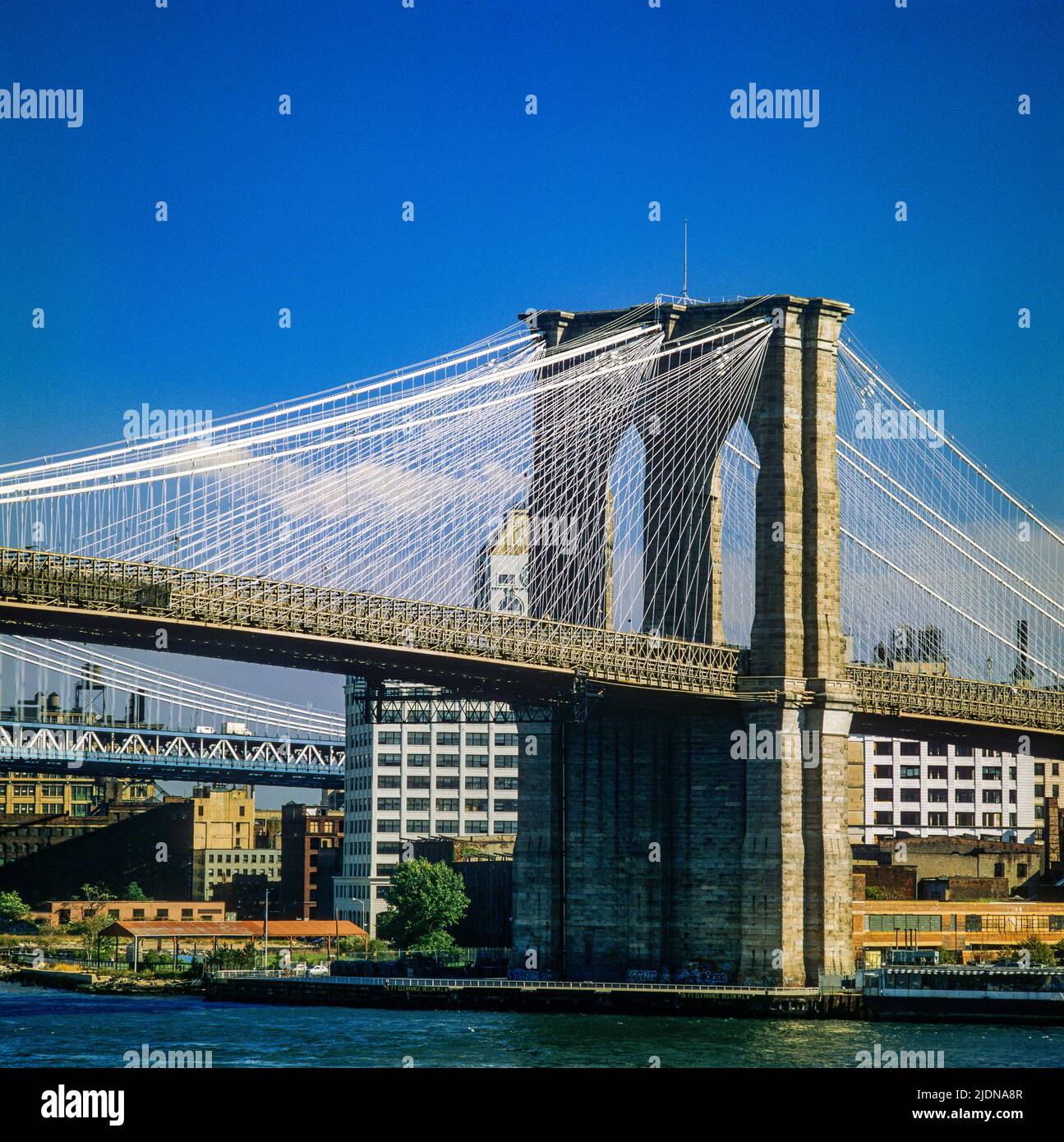 New York 1980s, Brooklyn Bridge, East pillar, East river, New York City, NYC, NY, USA, Stock Photo