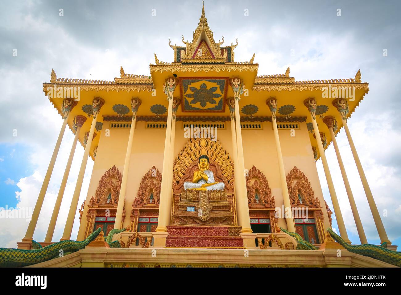 Golden Buddhist temple in Cambodia Stock Photo Alamy