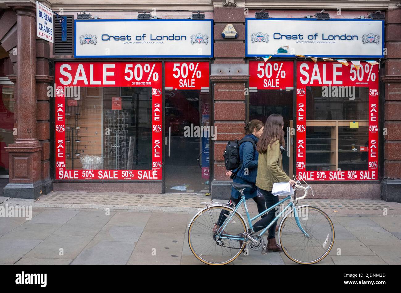 London souvenir shop 'Crest of London' shut down during lockdown due to no tourists - near Trafalgar Square, 2021 Stock Photo