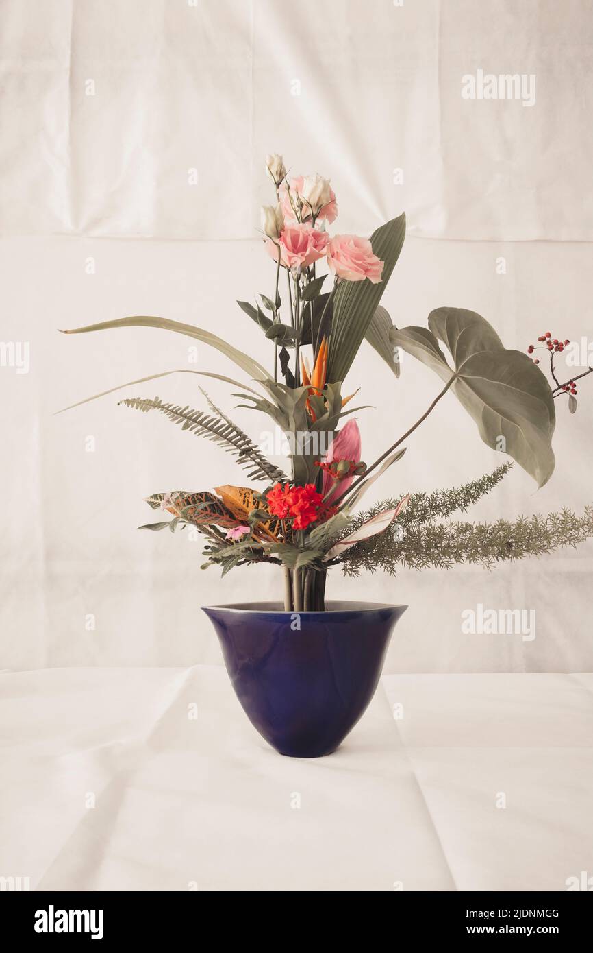 Traditional Japanese flower arrangement on display Stock Photo Alamy