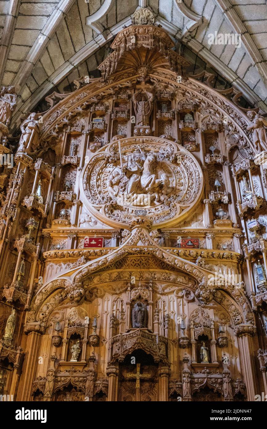 Spain, Santiago de Compostela, Galicia. Neo-Gothic Altarpiece in the Chapel of the Relics (Capilla de las Reliquias) Dating from 1925 Showing Santiago Stock Photo
