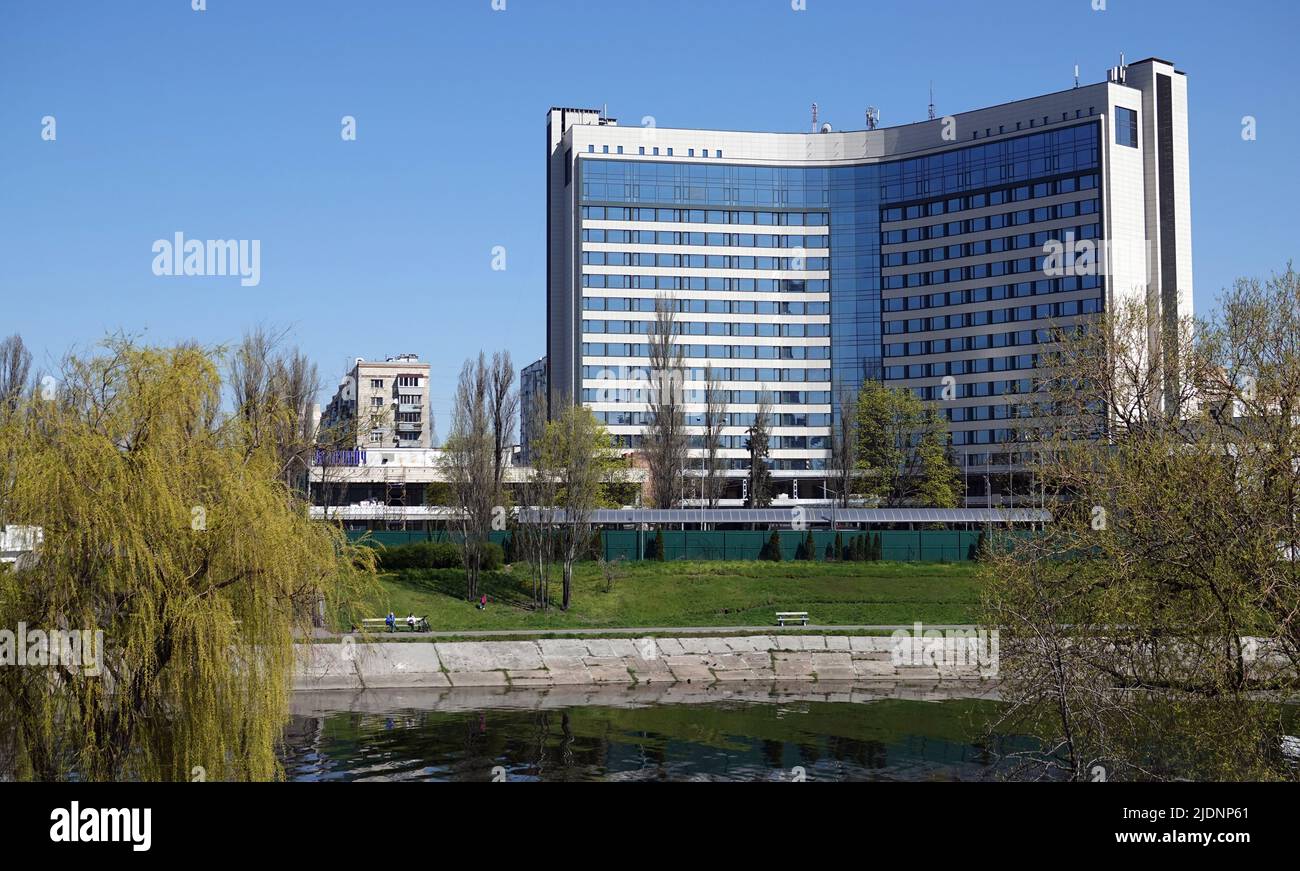 Winx foto jinsiy aloqa U mushuk bilan uning yuziga otirdi