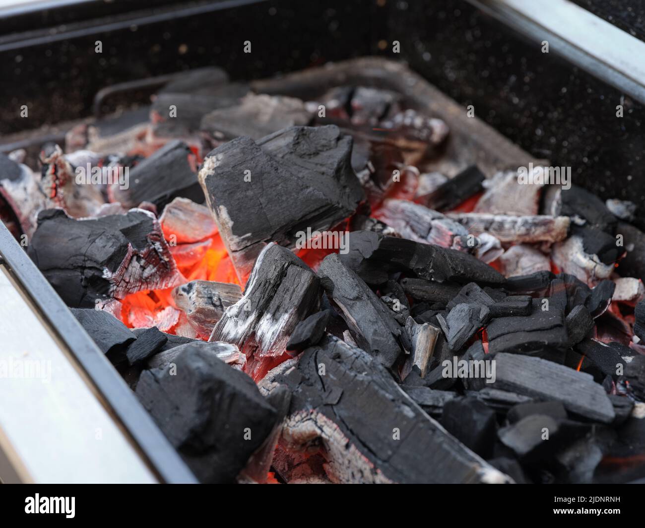 Charcoal barbeque grill hires stock photography and images Alamy