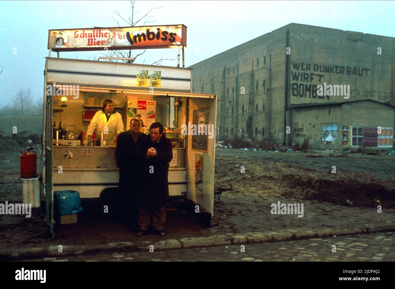 PETER FALK, WINGS OF DESIRE, 1987 Stock Photo Alamy