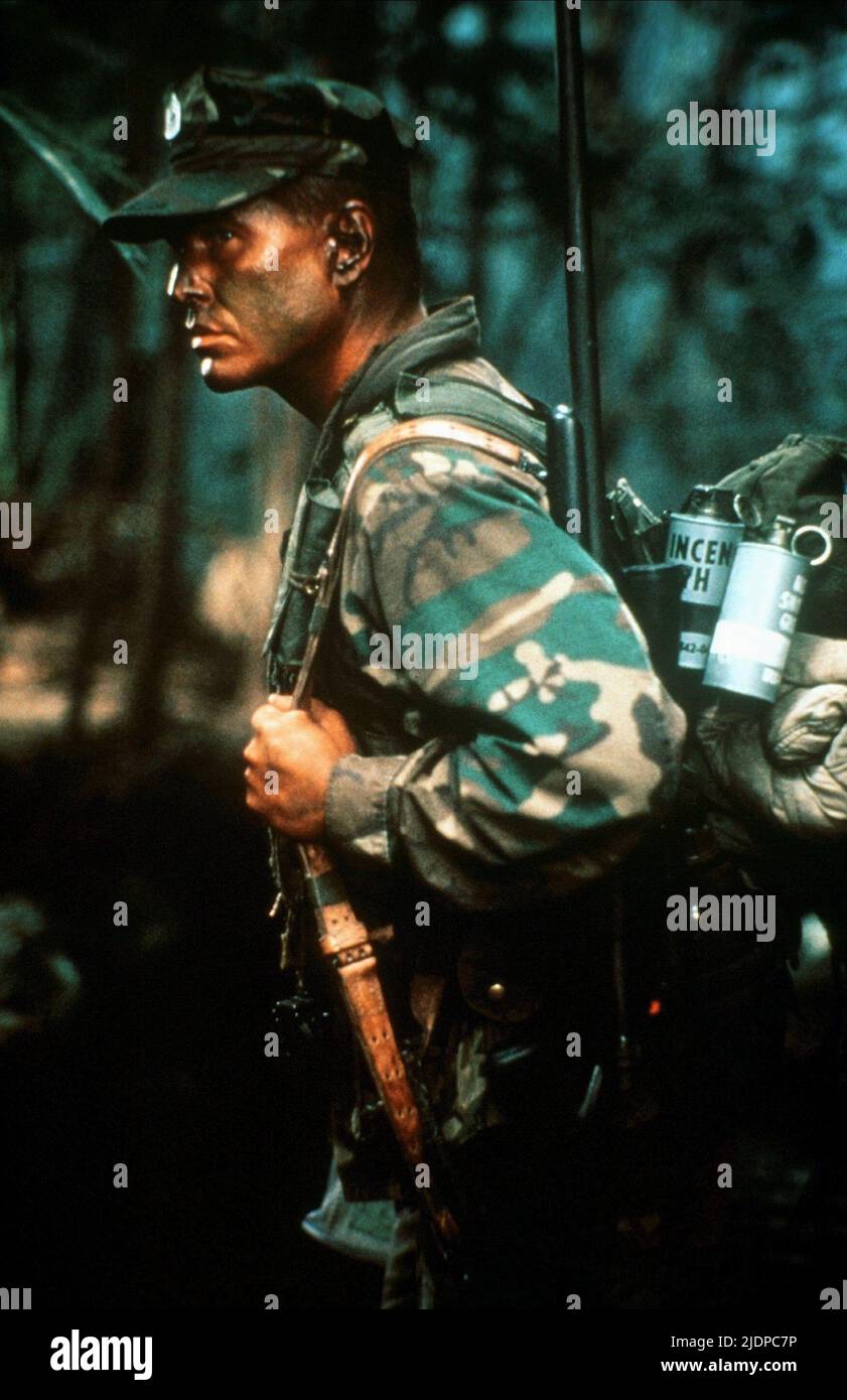 Tom berenger sniper hi-res stock photography and images - Alamy