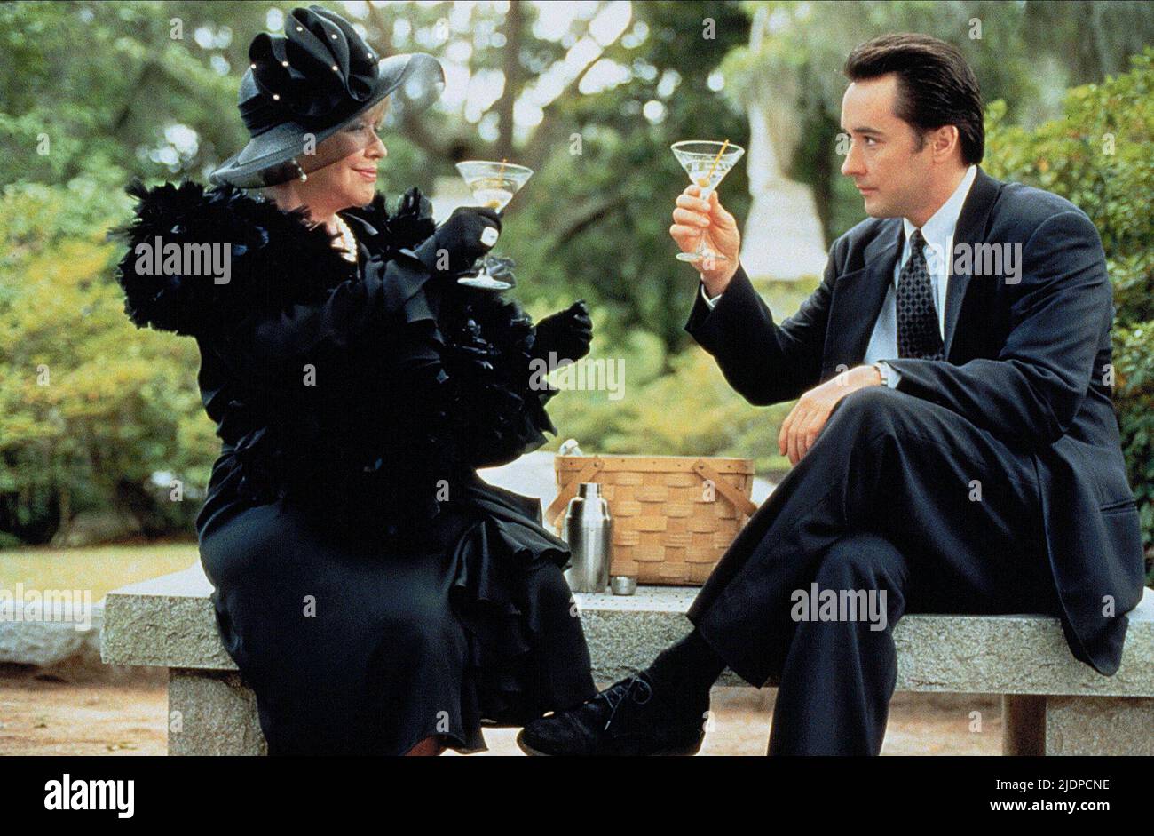 HUNTER,CUSACK, MIDNIGHT IN THE GARDEN OF GOOD AND EVIL, 1997 Stock Photo