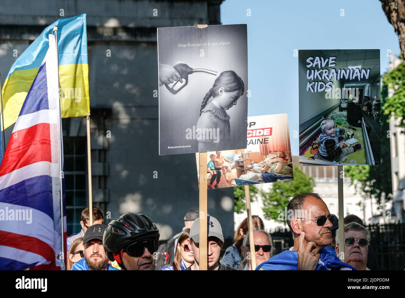 London, UK. 22nd June, 2022. Protesters rally opposite Downing Street on Whitehall to 'Stop the War' in Ukraine and demand stricter sanctions against Russia. Credit: Imageplotter/Alamy Live News Stock Photo