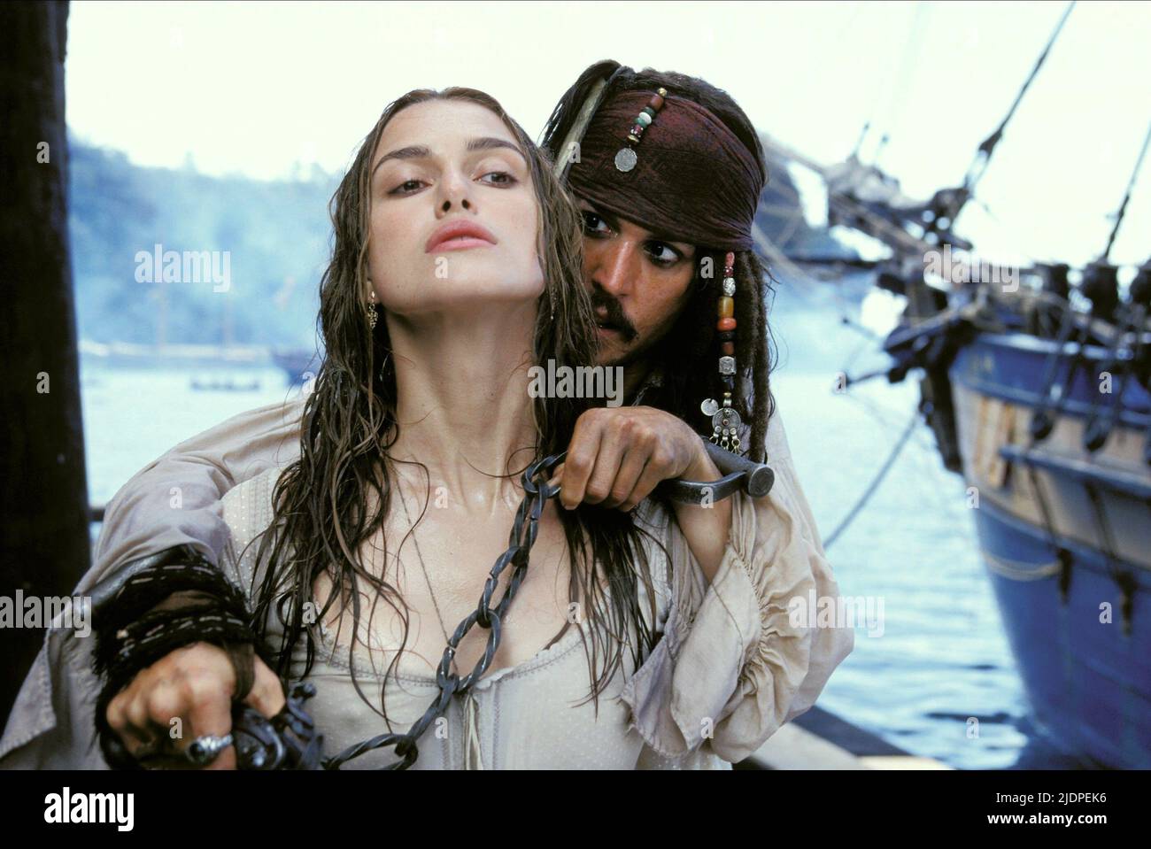 KNIGHTLEY,DEPP, PIRATES OF THE CARIBBEAN: THE CURSE OF THE BLACK PEARL, 2003 Stock Photo