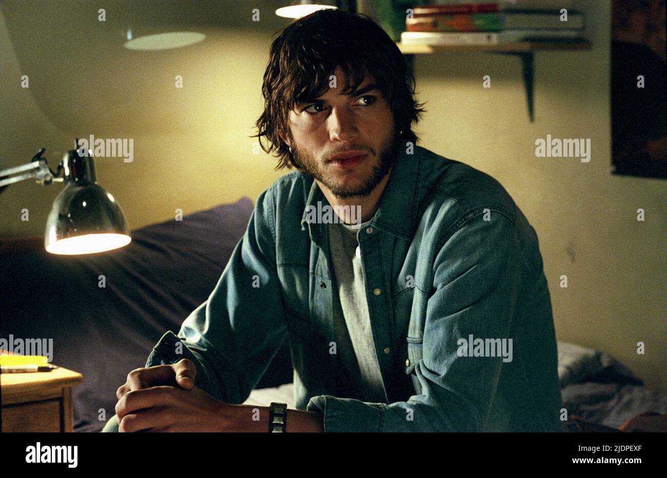 ASHTON KUTCHER, THE BUTTERFLY EFFECT, 2004 Stock Photo