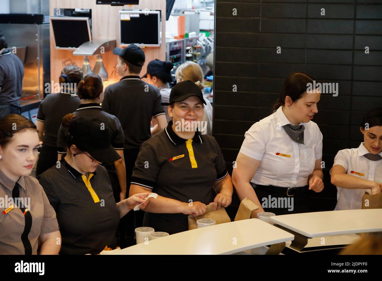 St. Petersburg, Russia. 22nd June, 2022. The restaurant staff serves customers. New Russian fast food chain "Vkusno i Tochka" opens in former McDonald's restaurants in St Petersburg and other cities of the Russian Federation. Credit: SOPA Images Limited/Alamy Live News Stock Photo