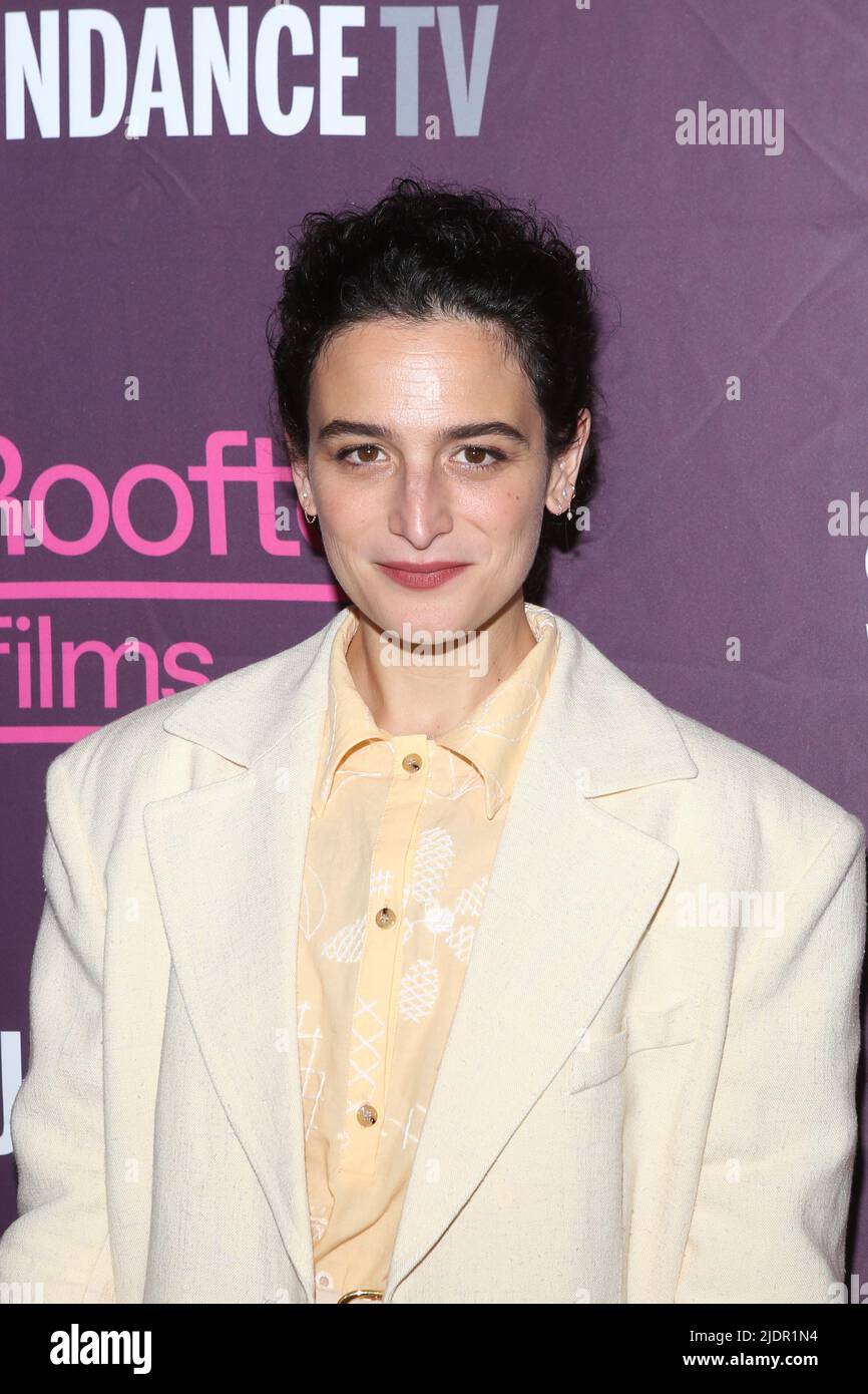 Jenny slate attends rooftop films screening of marcel the shell with